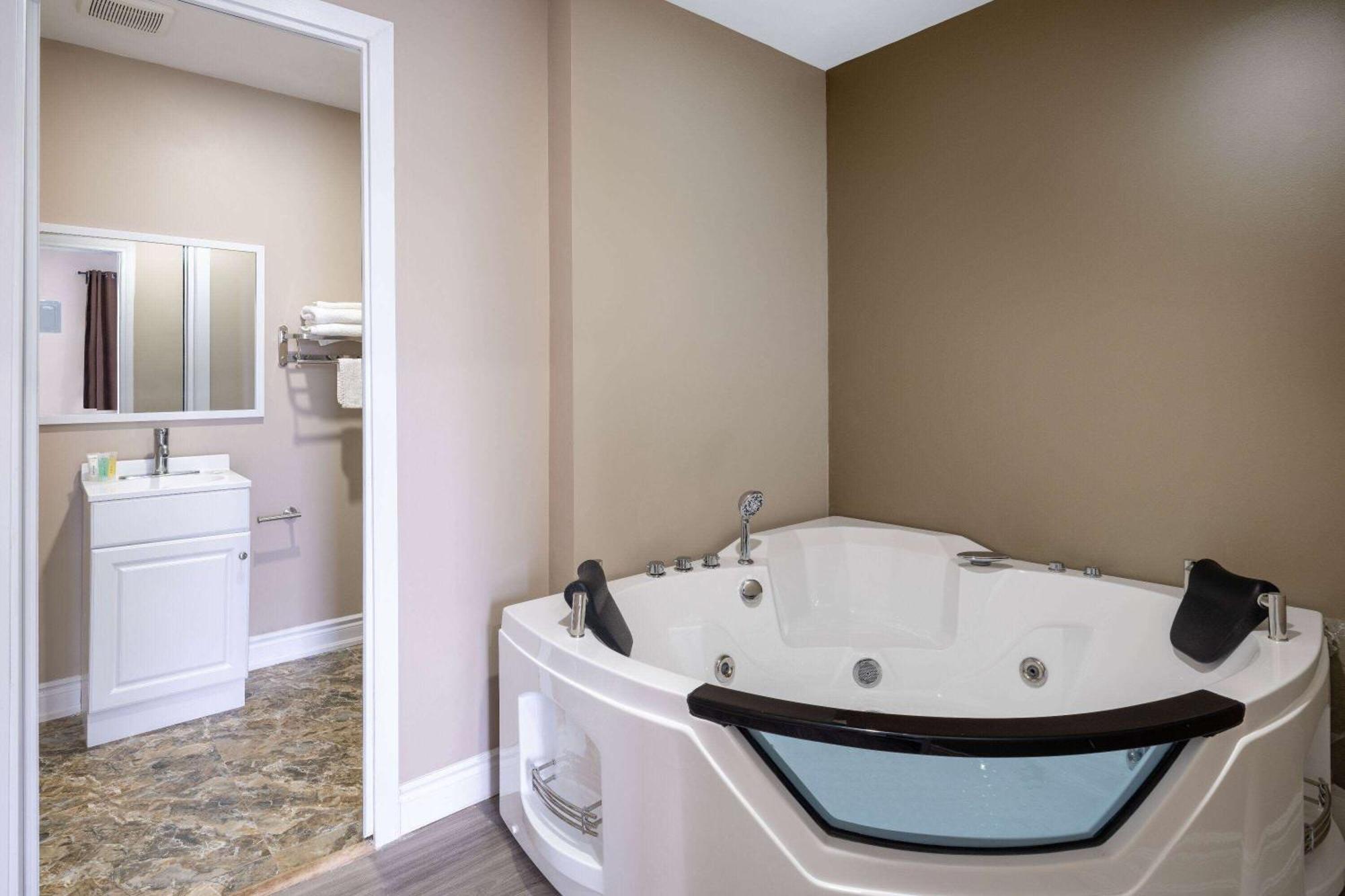 Super 8 By Wyndham Niagara Falls On Bagian luar foto